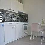 Exclusive Apartment Kolbenova Next To Subway